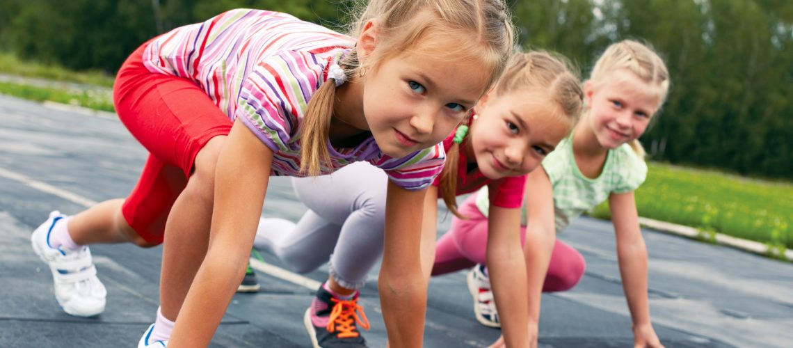 girls starting to run on track